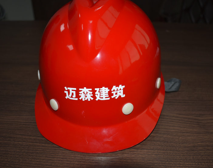 詳談碰就碎的工人安全帽隱藏哪些問題？